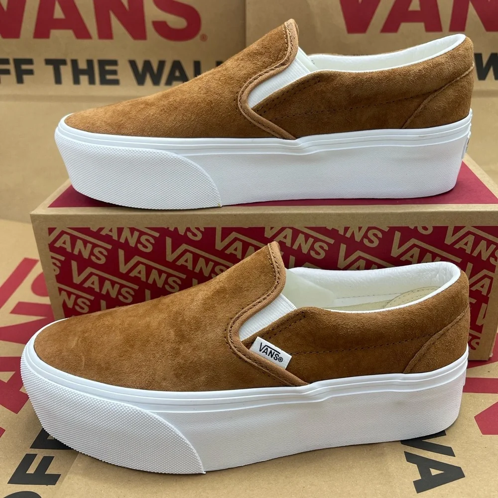 Vans W Classic Slip-On Platform Sneakers 
Stackform
Nubuck Chipmunk
VN000CN1GWT - Picture 6 of 16